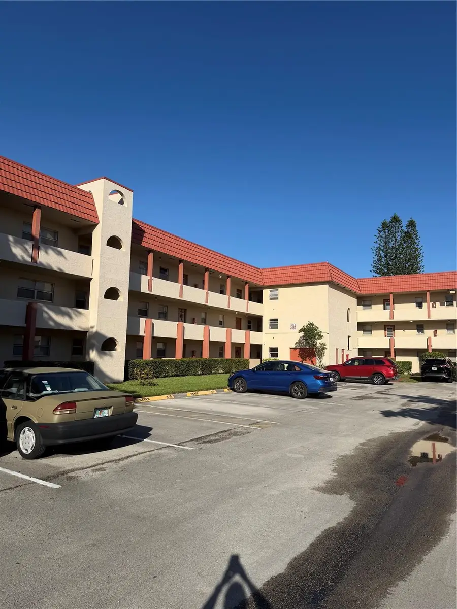 2950 W Sunrise Lks Dr #305, Fort Lauderdale, FL 33322 - Image #2