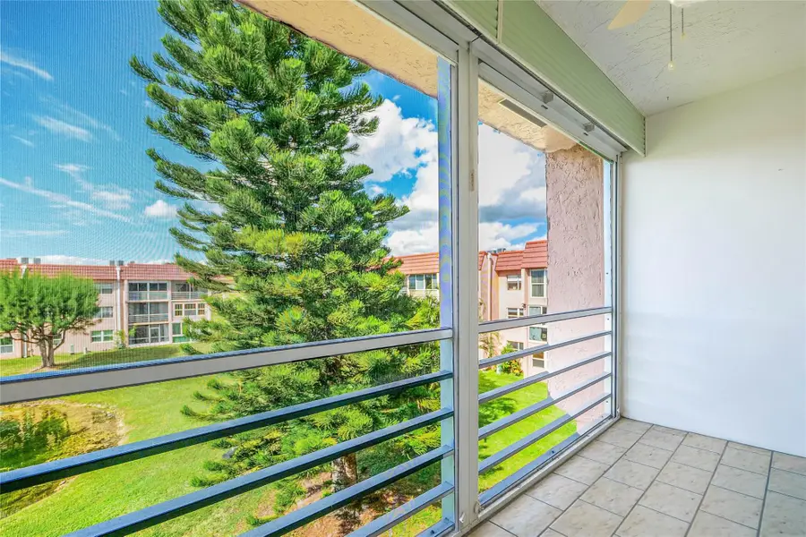 9400 Sunrise Lakes Blvd #304, Sunrise, FL 33322 - Image #2
