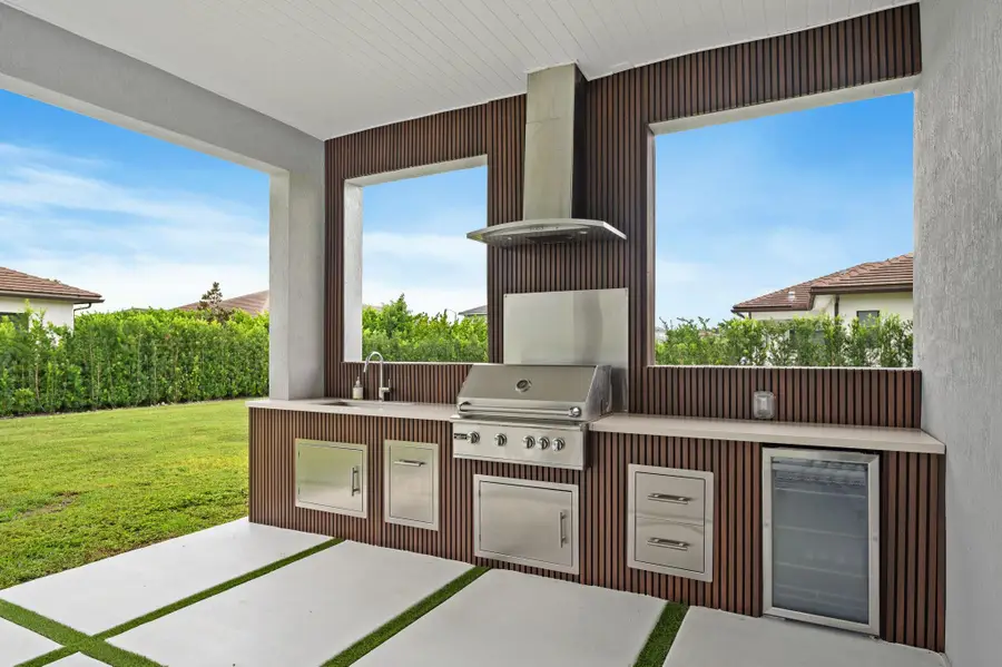 2001 Meadows Dr, Davie, FL 33324 - Image #2