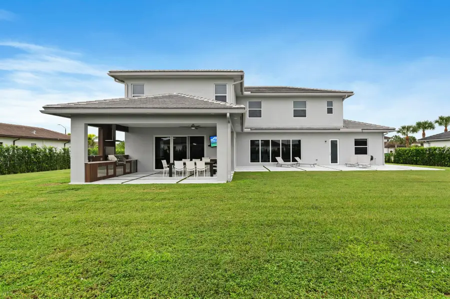 2001 Meadows Dr, Davie, FL 33324 - Image #3