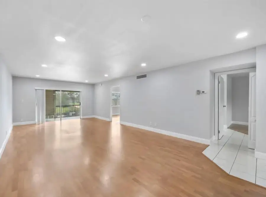 6100 S Falls Circle Dr #204, Lauderhill, FL 33319 - Image #2