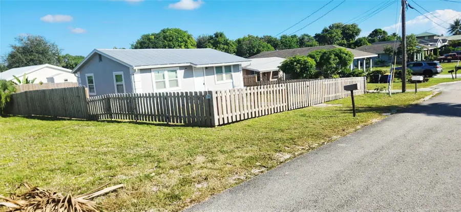 8429 SE Citrus Way, Hobe Sound, FL 33455 - Image #2