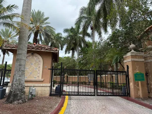 4808 N State Road 7, Pompano Beach, FL 33073