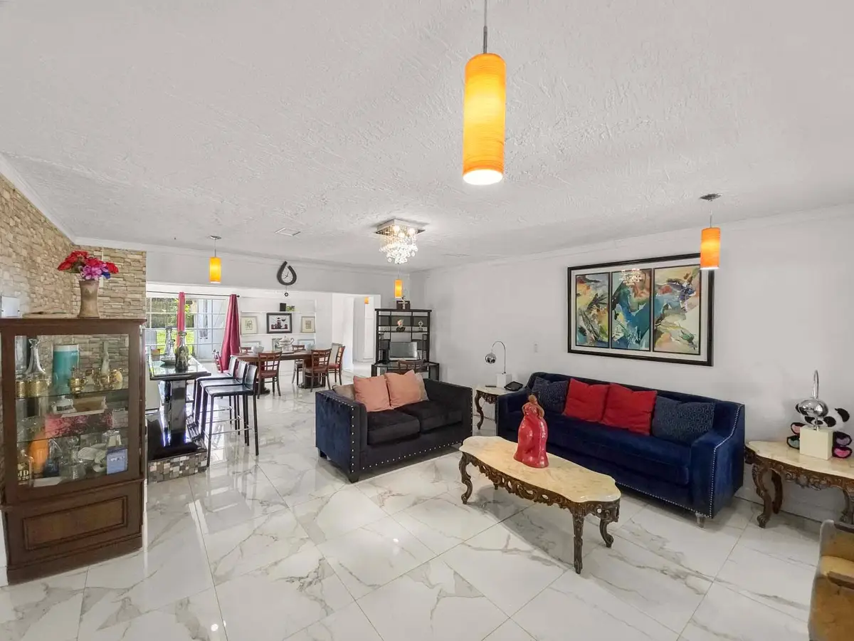 1010 NE 142nd St, North Miami, FL 33161 - Image #1