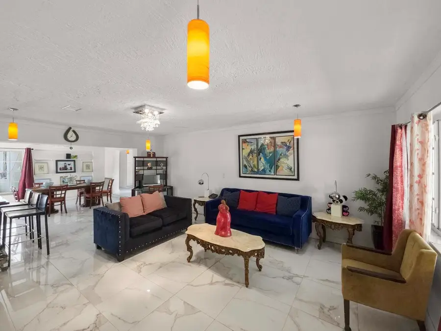 1010 NE 142nd St, North Miami, FL 33161 - Image #2