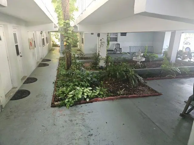 2404 NE 33rd Ave #12, Fort Lauderdale, FL 33305 - Image #3