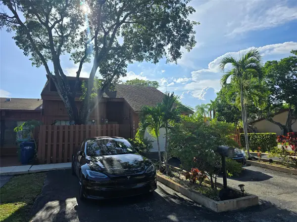 7468 E 33rd St #7468, Lauderhill, FL 33319