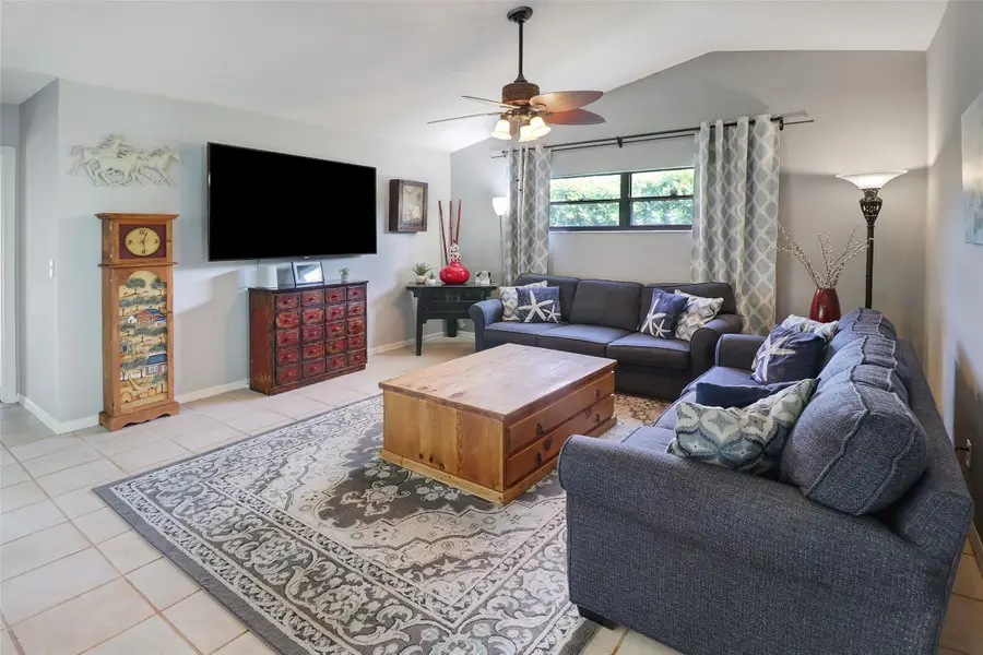 231 SE 9th St, Dania Beach, FL 33004 - Image #3