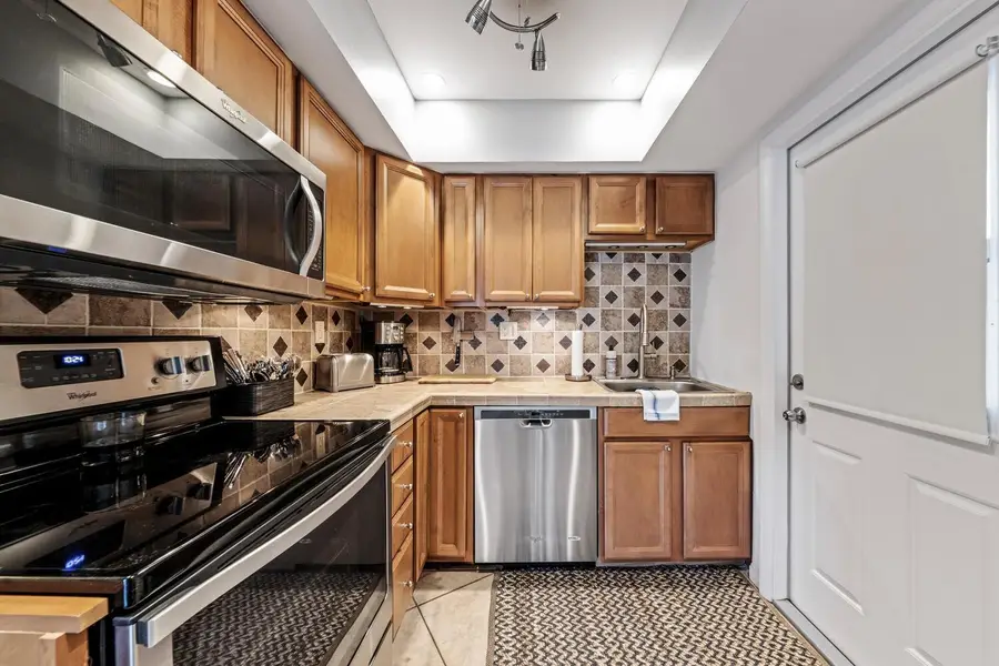 535 Hendricks Isle #104, Fort Lauderdale, FL 33301 - Image #3