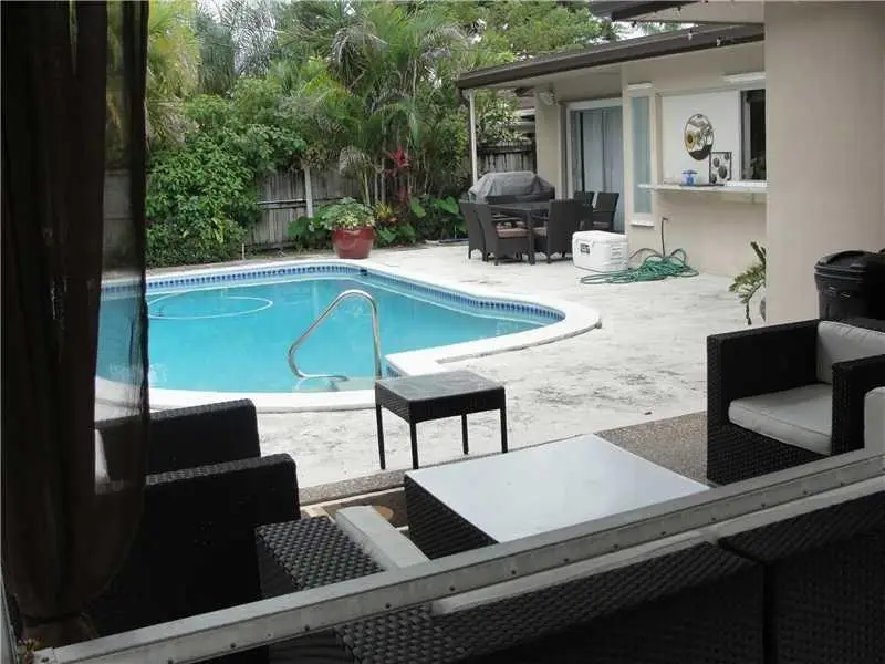 2031 NW 39th Ct, Oakland Park, FL 33309 - Image #3