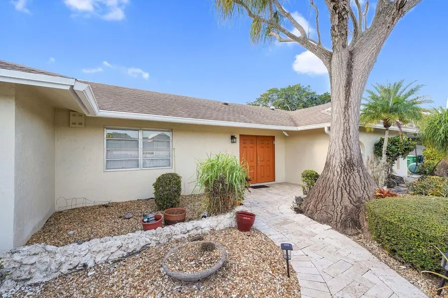 6207 Royal Poinciana Ln, Tamarac, FL 33319 - Image #2