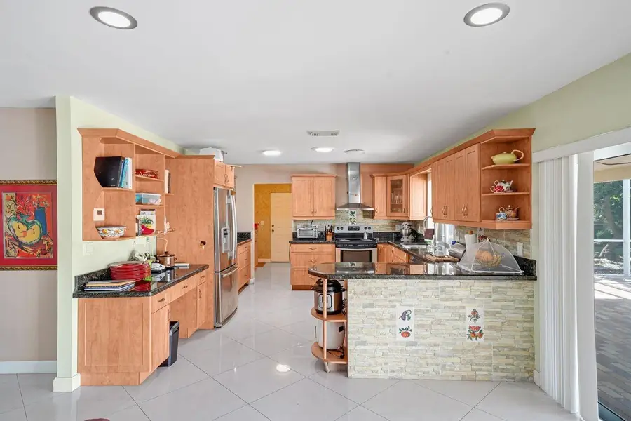 6207 Royal Poinciana Ln, Tamarac, FL 33319 - Image #3