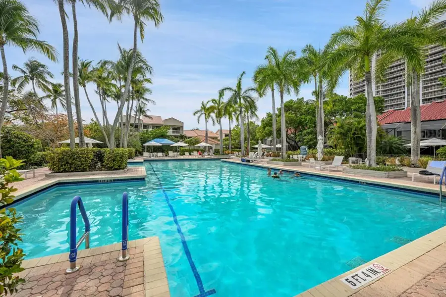 3640 Yacht Club Dr #1410, Miami, FL 33180 - Image #2