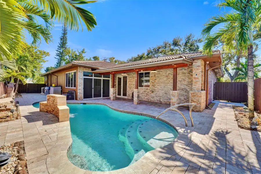 49 SE 6th St, Dania Beach, FL 33004 - Image #2