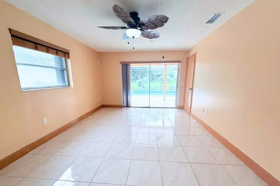 8800 NW 3 St, Pembroke Pines, FL 33024 - Image #3