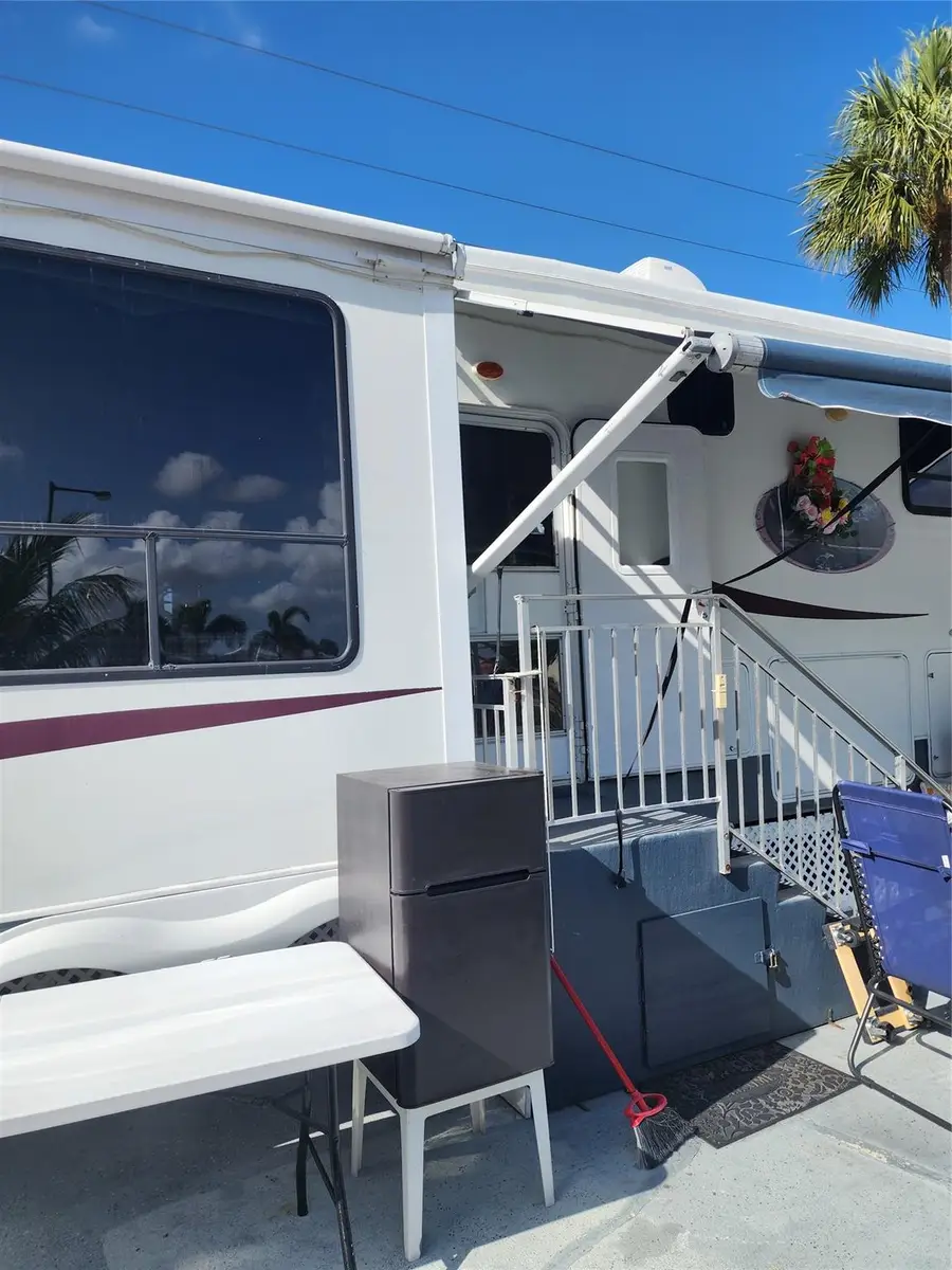 5684 SE 67th Ave, Okeechobee, FL 34974 - Image #2