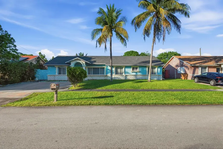 561 NE 38th St, Deerfield Beach, FL 33064 - Image #2
