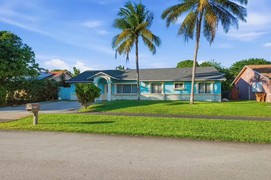 561 NE 38th St, Deerfield Beach, FL 33064 - Image #3