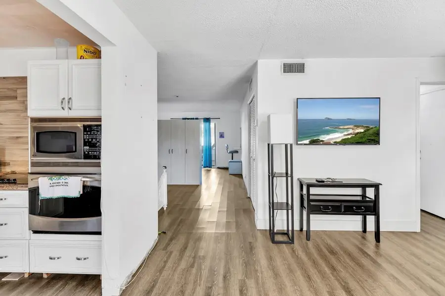 4770 NW 10th Ct #106, Plantation, FL 33313 - Image #3