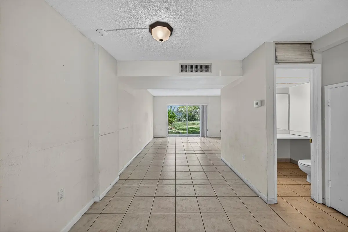 809 W Oakland Park Blvd #J5, Oakland Park, FL 33311 - Image #1