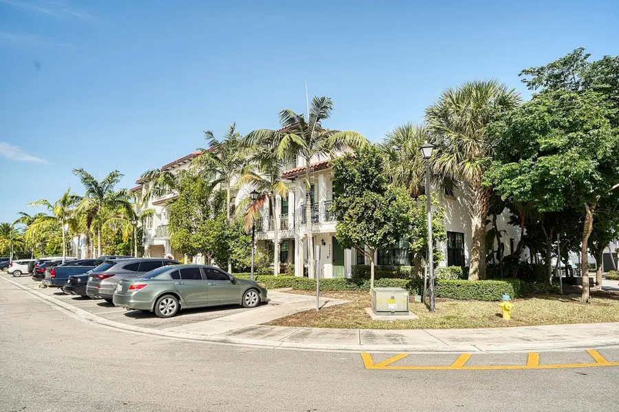 11303 SW 15th St, Pembroke Pines, FL 33025 - Image #3