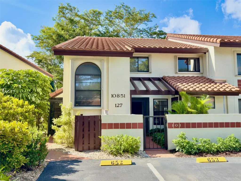 10851 Palm Lake Avenue #201, Boynton Beach, FL 33437 - Image #1