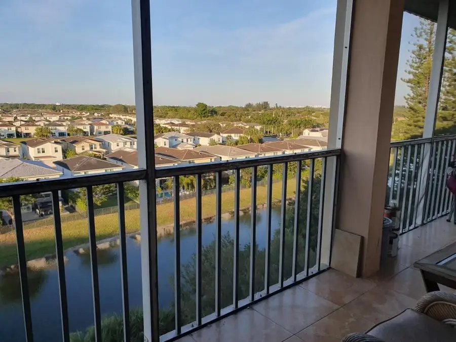 1101 Crystal Lake Dr #704, Deerfield Beach, FL 33064 - Image #2