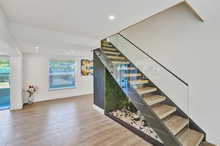 701 NE 164th St, Miami, FL 33162 - Image #3