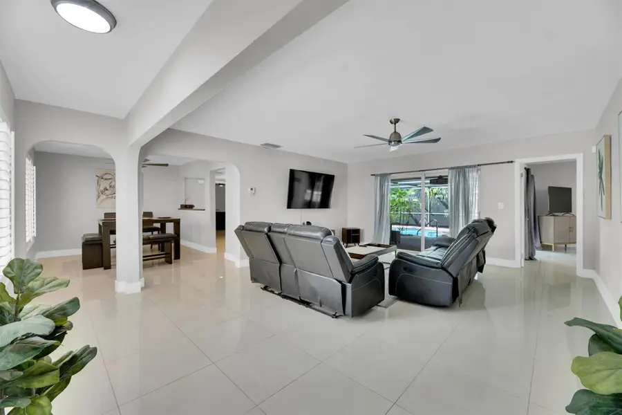 9611 NW 3rd St, Pembroke Pines, FL 33024 - Image #2