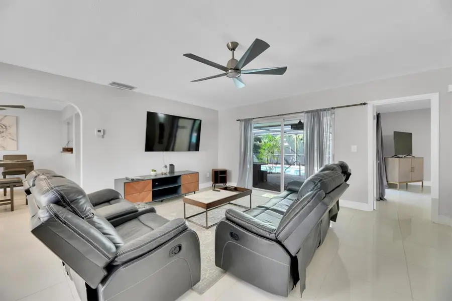 9611 NW 3rd St, Pembroke Pines, FL 33024 - Image #3