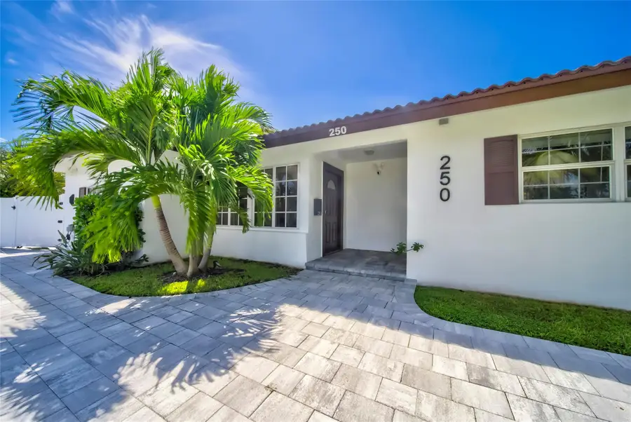250 NE 27th Ct, Boca Raton, FL 33431 - Image #3