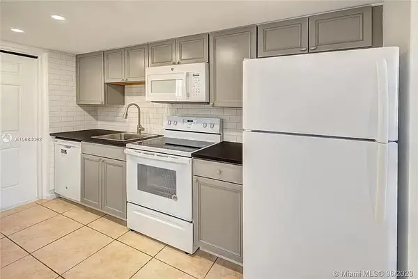 4121 NW 26th St #T14, Lauderhill, FL 33313