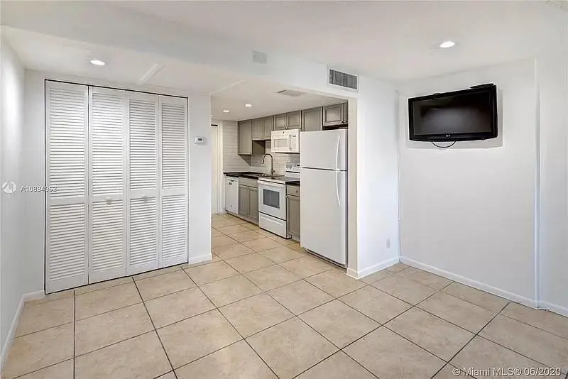 4121 NW 26th St #T14, Lauderhill, FL 33313 - Image #3