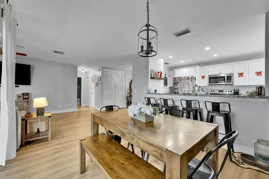 50 Chestnut Cir, Hollywood, FL 33026 - Image #2