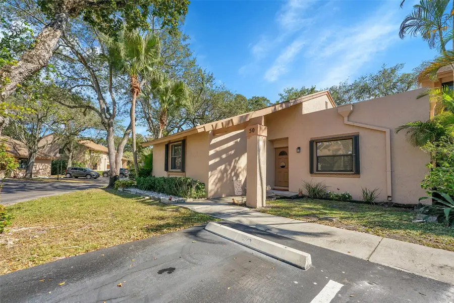 50 Chestnut Cir, Hollywood, FL 33026 - Image #3