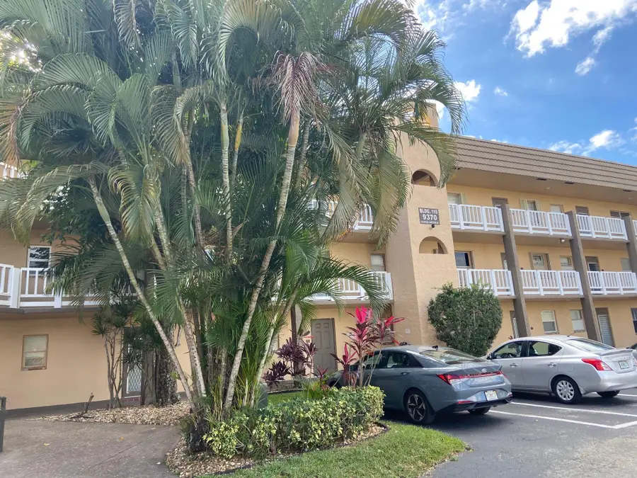 9370 Sunrise Lakes Blvd #105, Sunrise, FL 33322 - Image #3