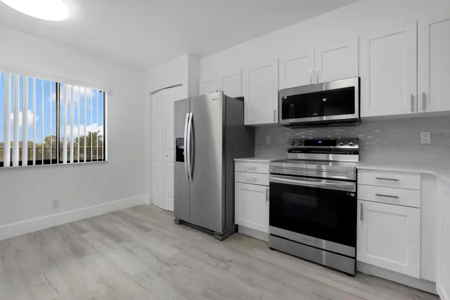 2200 S Cypress Bend Dr #402, Pompano Beach, FL 33069 - Image #3
