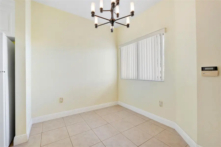 7765 Yardley Dr #403, Fort Lauderdale, FL 33321 - Image #2