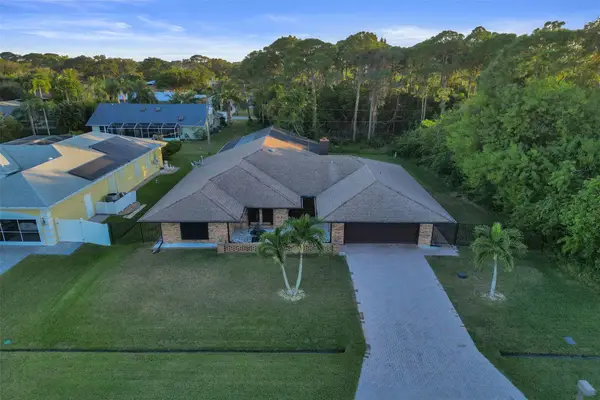 766 SE Cavern Ave, Port St Lucie, FL 34983