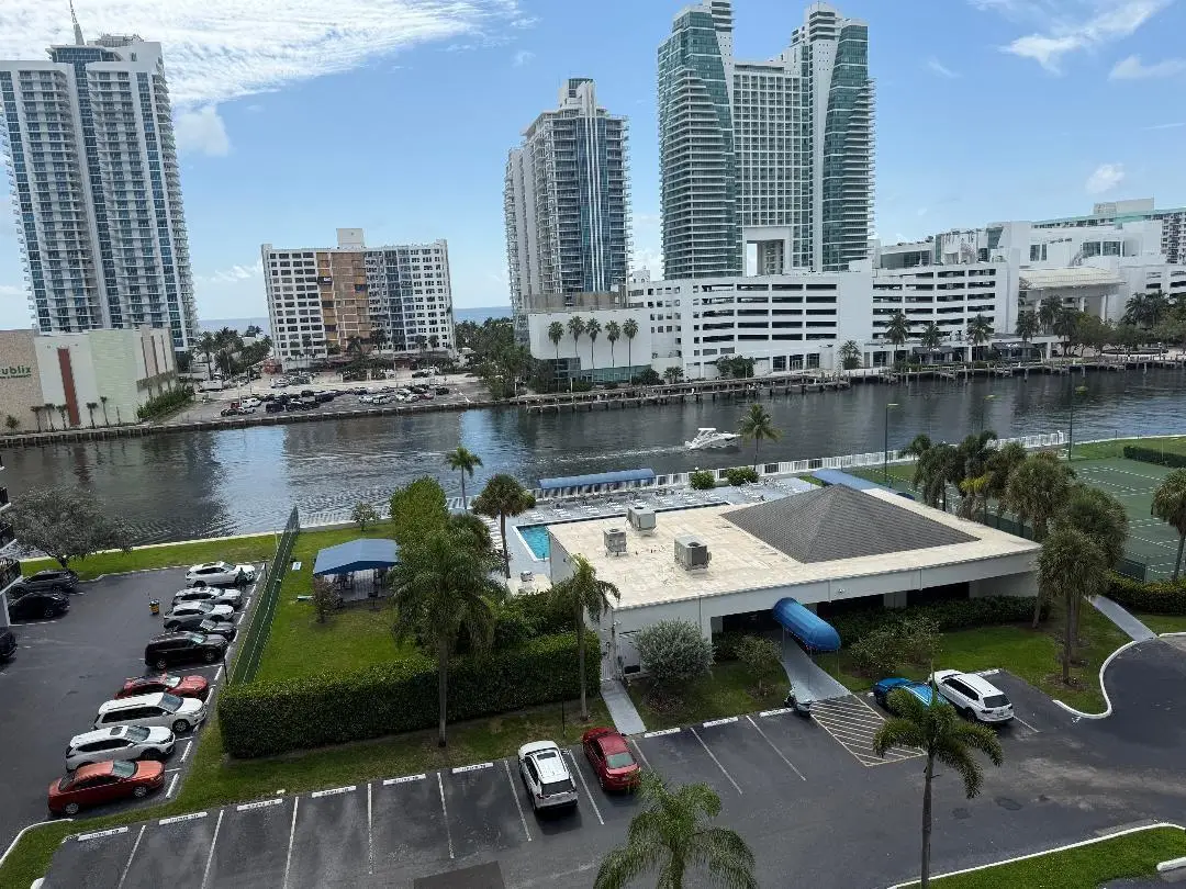 600 Parkview Dr #826, Hallandale Beach, FL 33009 - Image #1