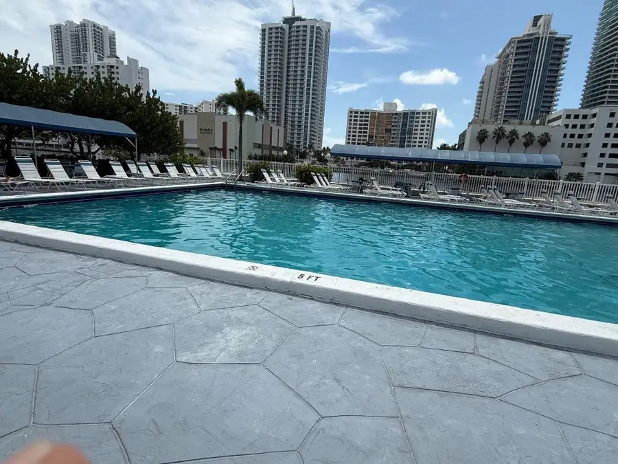 600 Parkview Dr #826, Hallandale Beach, FL 33009 - Image #3