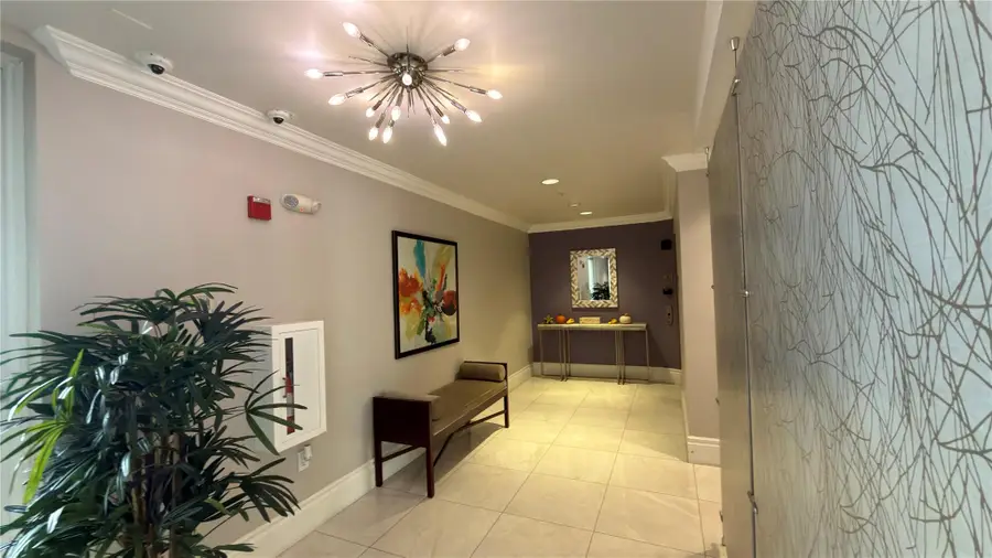 642 Valencia #305, Coral Gables, FL 33134 - Image #3