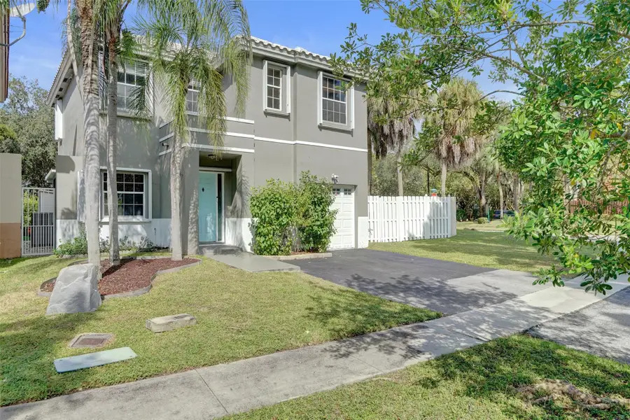 11567 N Open Ct, Hollywood, FL 33026 - Image #2