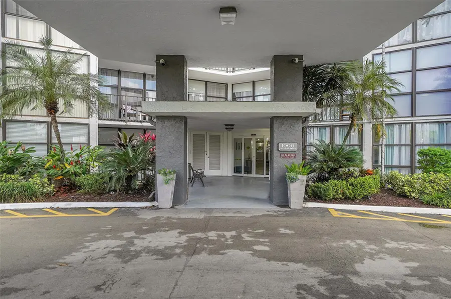 1000 Parkview Dr #306, Hallandale Beach, FL 33009 - Image #3
