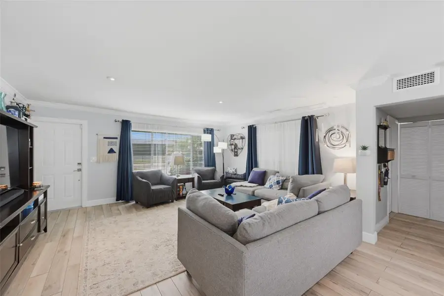 807 W Ocean Ave, Lantana, FL 33462 - Image #2