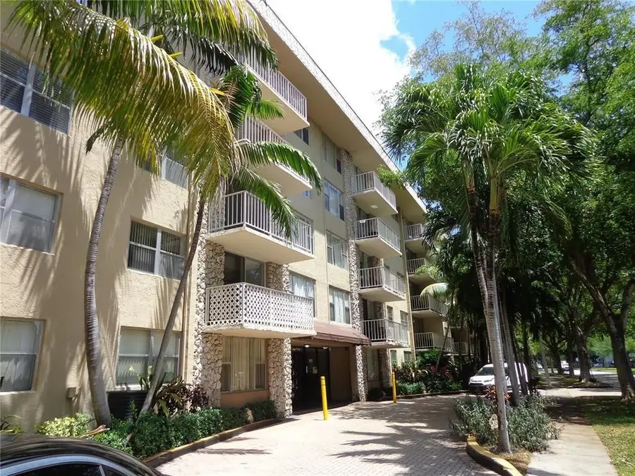 1805 Sans Souci Boulevard #403, North Miami, FL 33181 - Image #3