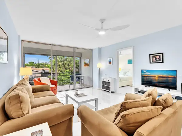 109 Royal Park Dr #2F, Oakland Park, FL 33309