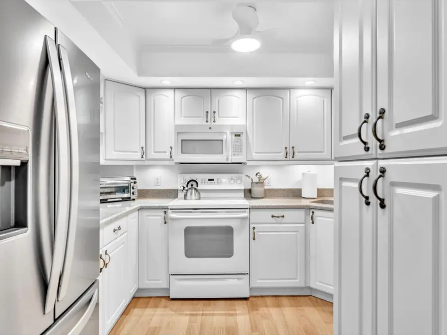 109 Royal Park Dr #2F, Oakland Park, FL 33309 - Image #2