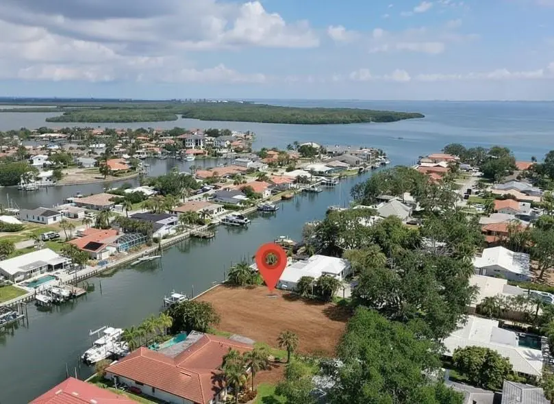 2017 NE Iowa Ave, Saint Petersburg, FL 33703 - Image #2