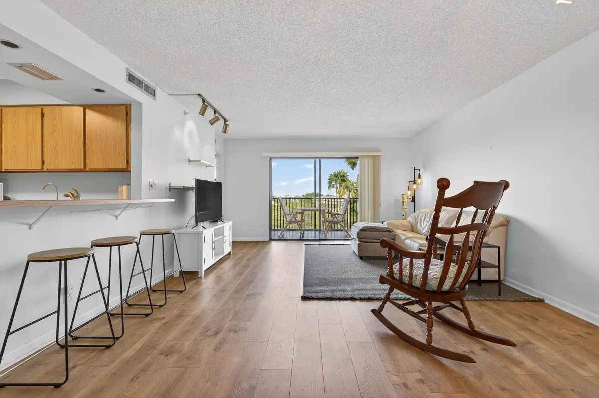 2205 S Cypress Bend Dr #604, Pompano Beach, FL 33069 - Image #1